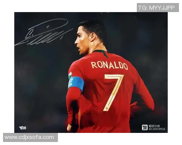 足球巨星亲临直播间签名互动与粉丝共庆足坛荣耀时刻