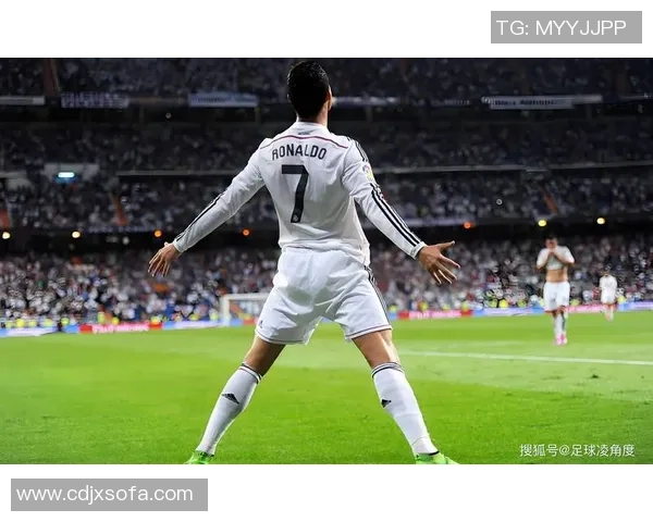 足球明星们的足迹：从梅西到C罗，见证他们的辉煌时刻与传奇之路